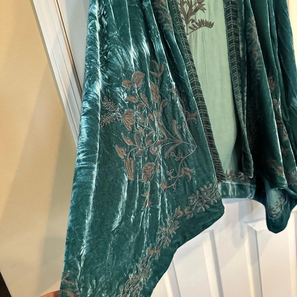 Gorgeous Embroidered Velvet Open Front Cardigan - Deep green/Teal, XL - Picture 6 of 8